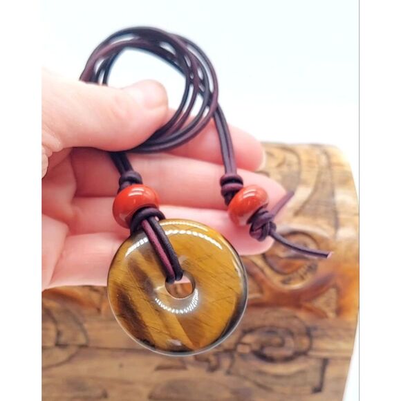 Tigers Eye Necklace Stone Pendant Leather Cord - Picture 4 of 5